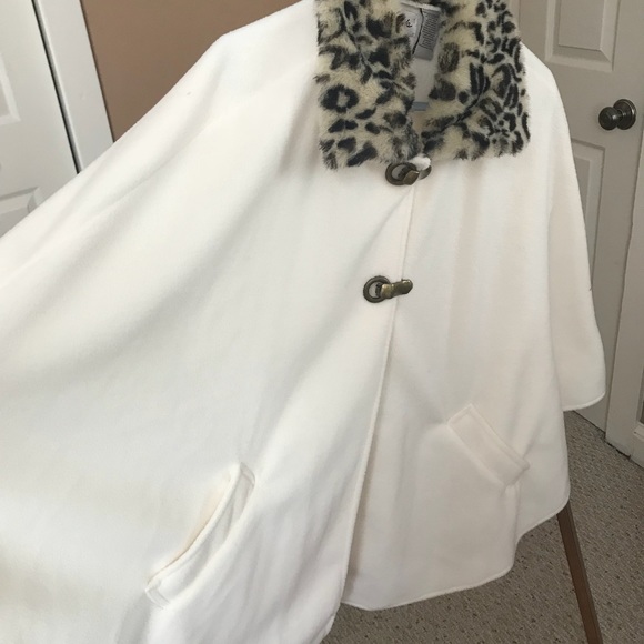 Cape with faux fur collar cold sweater - Picture 4 of 5